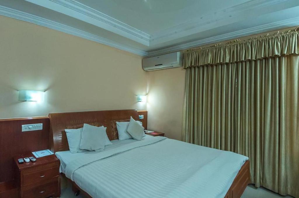 Hotel KPM Regency Palakkad Exterior foto